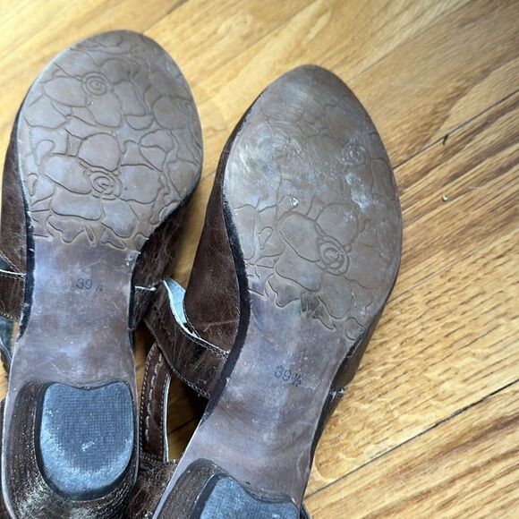 Fidji sz EU 39.5 or US brown leather pointed toe sandals Velcro strap good cond - Picture 2 of 9